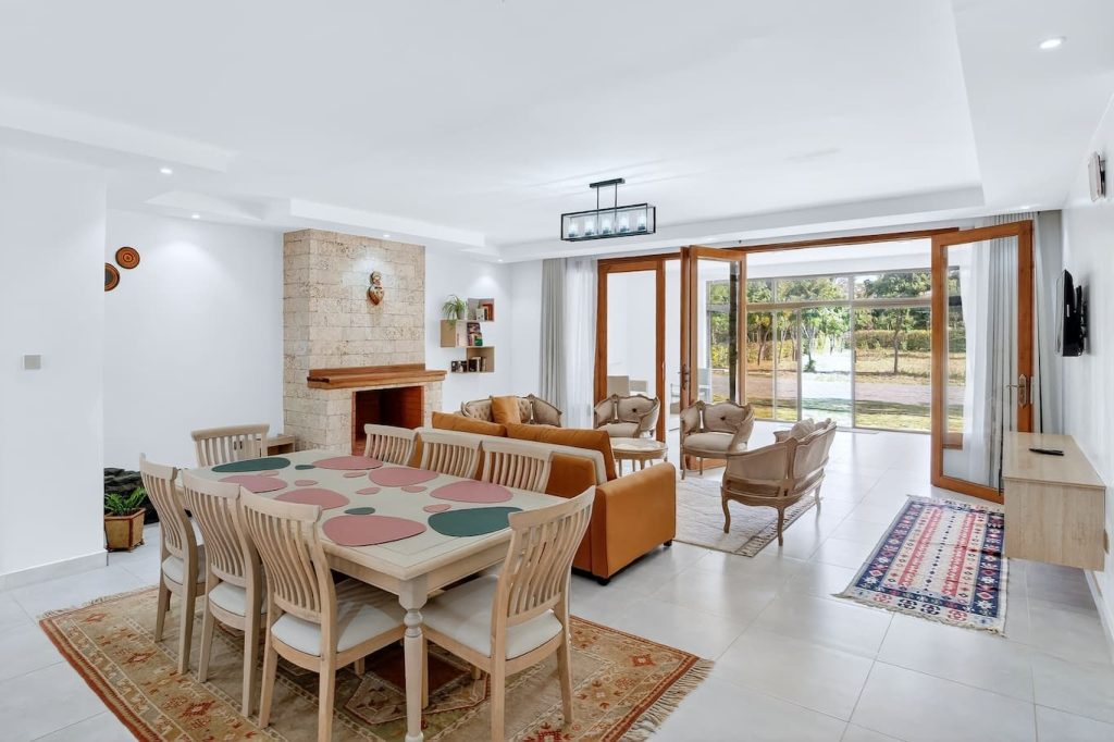 Exquisitely furnished 7-bedroom, all-ensuite villa, known localy as Osotua Villa, located in Maiyan, Nanyuki, Laikipia County for sale at 70M property image