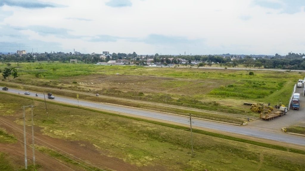 Prime 40 by 100 plots located along Thika/Garissa Higway, touching tarmac asking 2.5M